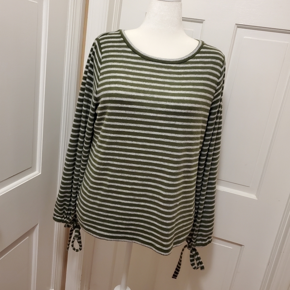 a.n.a Green Striped Knit Top Size XL, comfy, casual